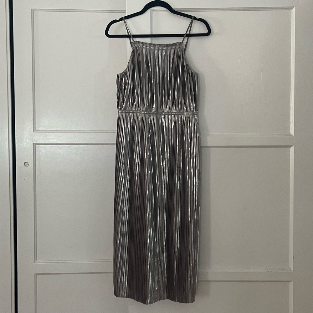 [SOLD] NWT Banana Republic silver pleated dress